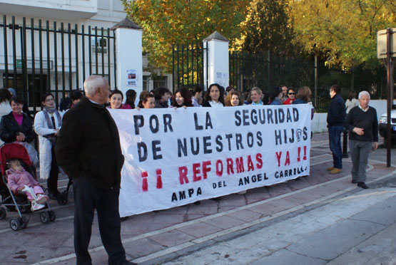 Falta de seguridad en el Colegio Ángel Carrillo