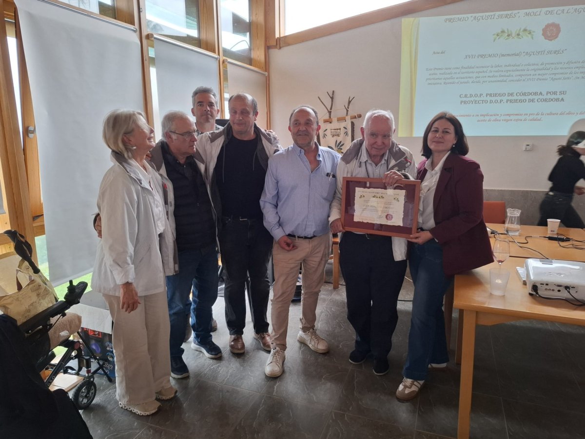 Imagen La D.O.P. "Priego de Córdoba", recibe el XVII premio "Agustí in memoriam" en el marco del XVII congreso " Olearum"