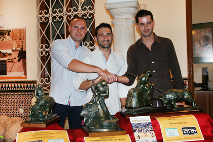 Imagen La Asociación Cultural Taurina “Coso de las Canteras” ha presentado los trofeos de la Feria Taurina de Priego